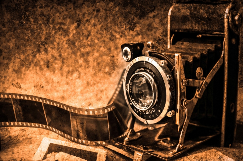 photographe-ROQUEBILLIERE-min_light-wood-night-camera-photography-vintage-1245236-pxhere.com